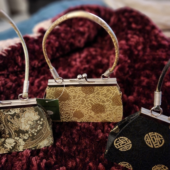 Small Clasp Purse - Picture 3 of 5